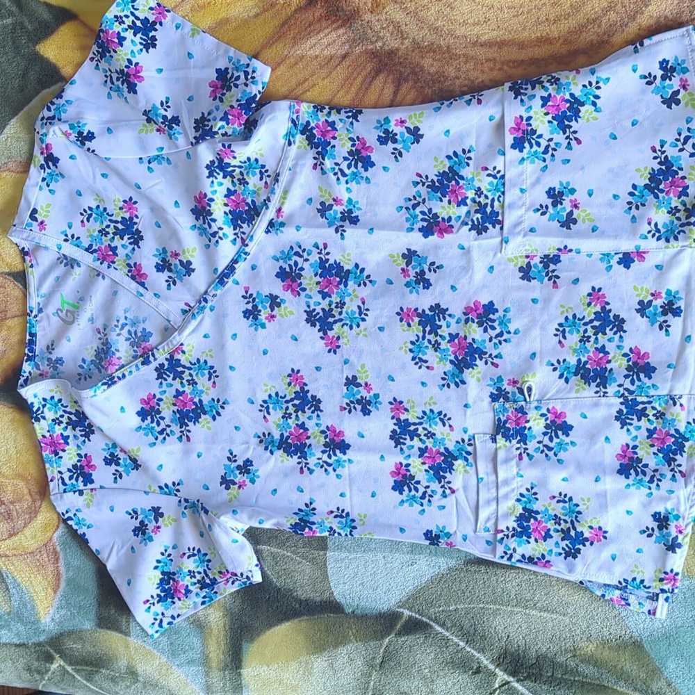 GT Performance XS Scrub top